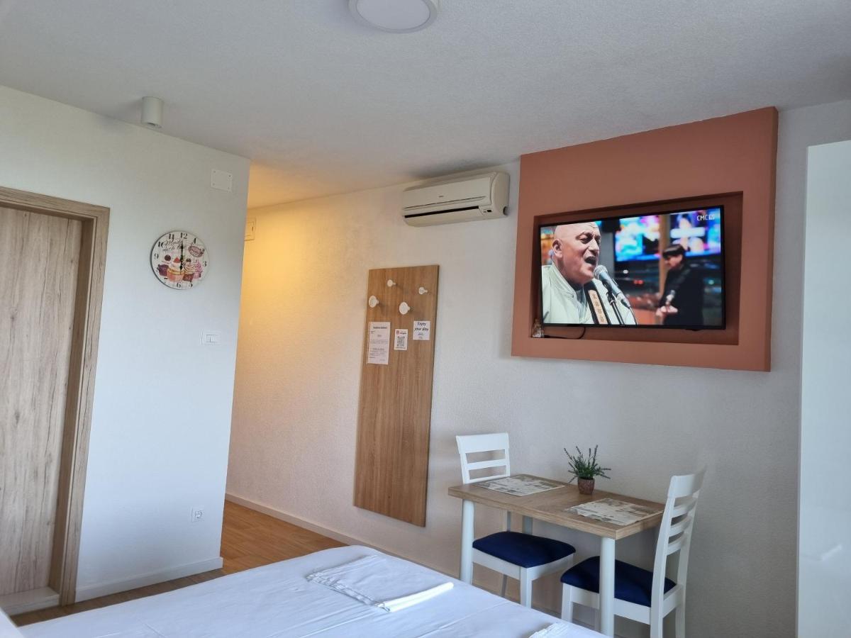 Guesthouse Dominovic เบรลา ภายนอก รูปภาพ